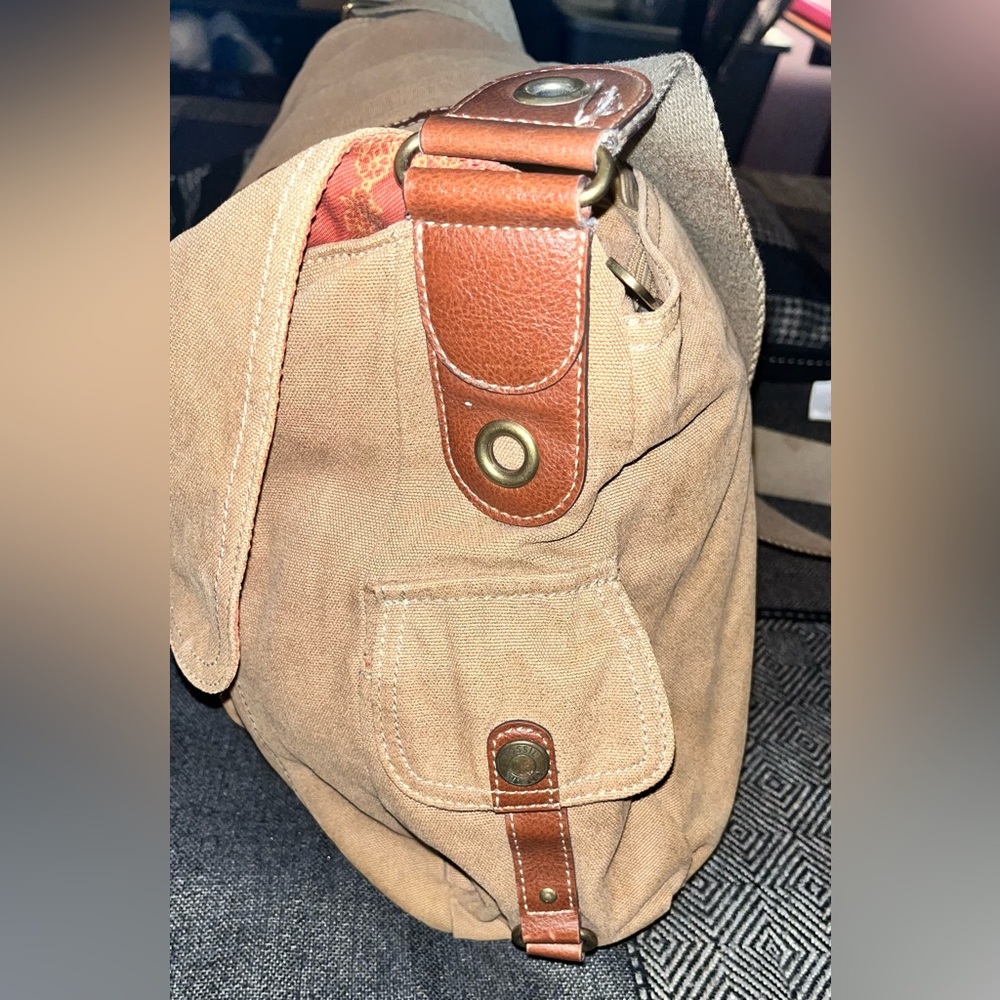 Large Crossbody / Messenger / Duffle Bag pre-loved condition (please see pics)📸 - Picture 3 of 10